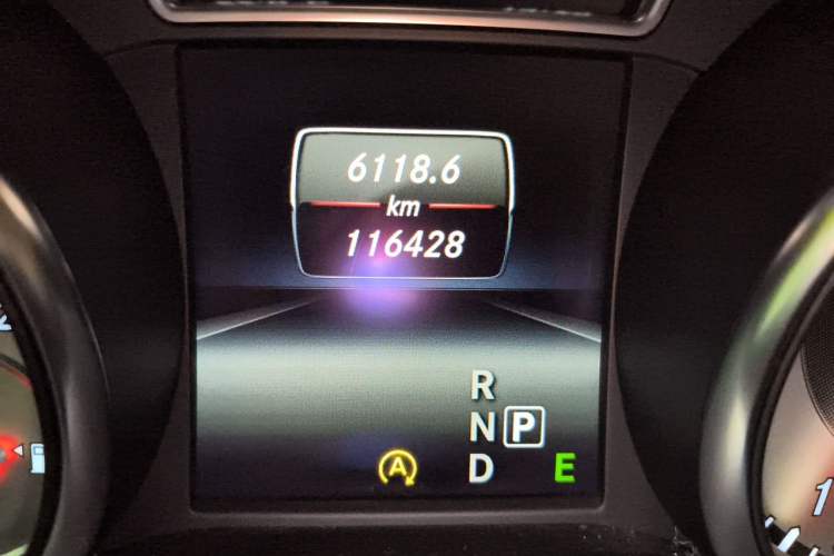 Used Mercedes-Benz GLA 2015 GLA 220 4MATIC Fashion Model Odometer Close Up