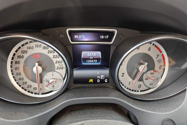 Used Mercedes-Benz GLA 2015 GLA 200 Fashion Model Odometer Close Up