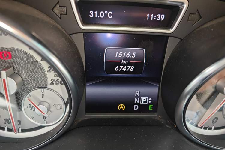 Used Mercedes-Benz GLA 2015 GLA 200 Sport Edition Odometer Close Up