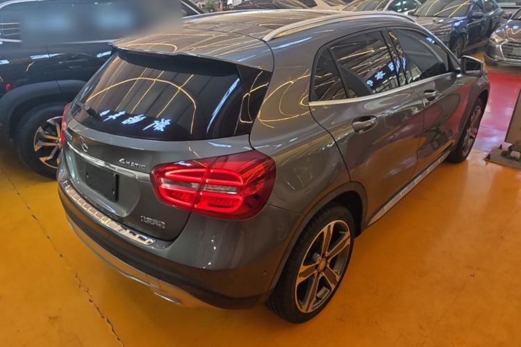 Used Mercedes-Benz GLA 2015 GLA 220 4MATIC Luxury Model Rear Right 45 Deg