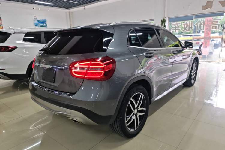 Used Mercedes-Benz GLA 2015 GLA 200 Fashion Model Rear Right 45 Deg