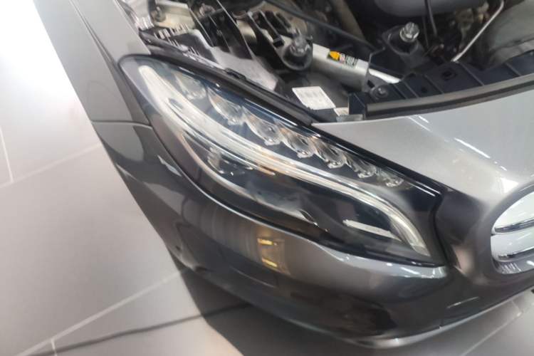 Used Mercedes-Benz GLA 2015 GLA 220 4MATIC Fashion Model Right Front Headlight