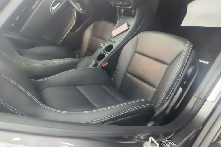 Used Mercedes-Benz GLA 2015 GLA 220 4MATIC Fashion Model Right Front Seat