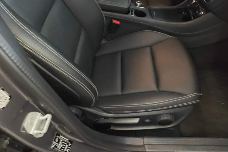 Used Mercedes-Benz GLA 2015 GLA 220 4MATIC Fashion Model Right Front Seat