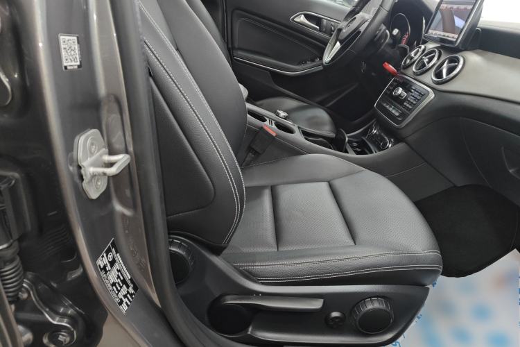 Used Mercedes-Benz GLA 2015 GLA 200 Fashion Model Right Front Seat