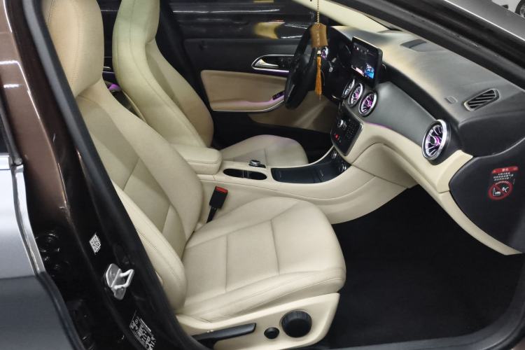 Used Mercedes-Benz GLA 2015 GLA 200 Sport Edition Right Front Seat