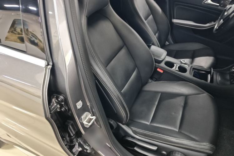 Used Mercedes-Benz GLA 2015 GLA 200 Fashion Model Right Front Seat