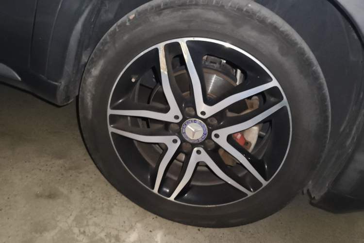 Used Mercedes-Benz GLA 2015 GLA 220 4MATIC Fashion Model Right Front Wheel Hub