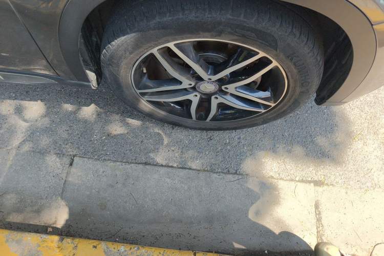 Used Mercedes-Benz GLA 2015 GLA 220 4MATIC Fashion Model Right Front Wheel Hub