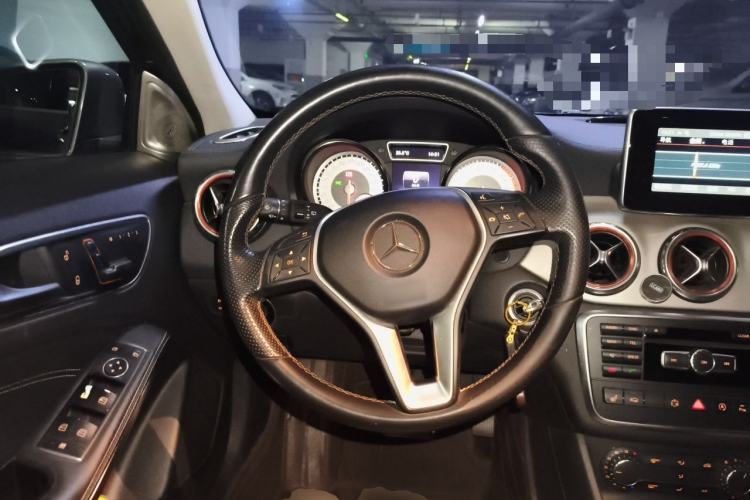 Used Mercedes-Benz GLA 2015 GLA 220 4MATIC Fashion Model Steering Wheel