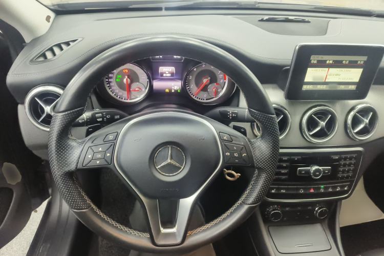 Used Mercedes-Benz GLA 2015 GLA 220 4MATIC Fashion Model Steering Wheel