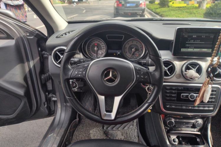 Used Mercedes-Benz GLA 2015 GLA 220 4MATIC Fashion Model Steering Wheel