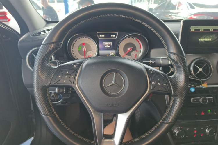 Used Mercedes-Benz GLA 2015 GLA 200 Fashion Model Steering Wheel