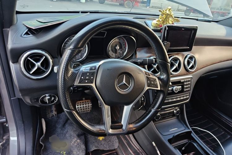 Used Mercedes-Benz GLA 2015 GLA 260 4MATIC Sport Edition Steering Wheel