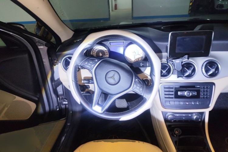 Used Mercedes-Benz GLA 2015 GLA 200 Sport Edition Steering Wheel
