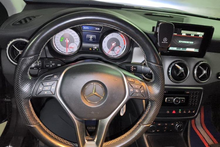 Used Mercedes-Benz GLA 2015 GLA 220 4MATIC Fashion Model Steering Wheel