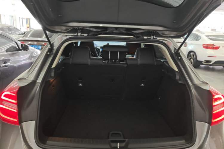 Used Mercedes-Benz GLA 2015 GLA 220 4MATIC Fashion Model Trunk