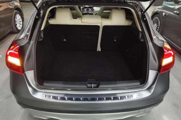 Used Mercedes-Benz GLA 2015 GLA 200 Sport Edition Trunk