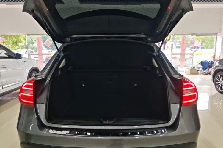 Used Mercedes-Benz GLA 2015 GLA 200 Fashion Model Trunk