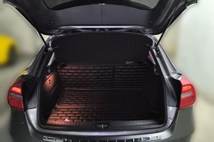 Used Mercedes-Benz GLA 2015 GLA 220 4MATIC Fashion Model Trunk