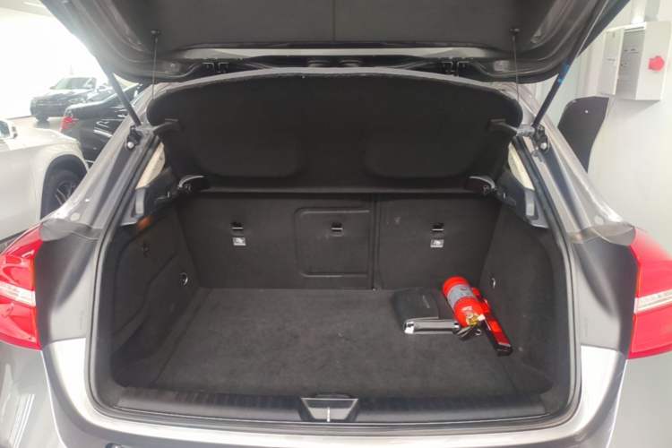Used Mercedes-Benz GLA 2015 GLA 220 4MATIC Fashion Model Trunk