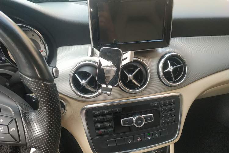 Used Mercedes-Benz GLA 2015 GLA 200 Sport Edition Audio And AC Panel