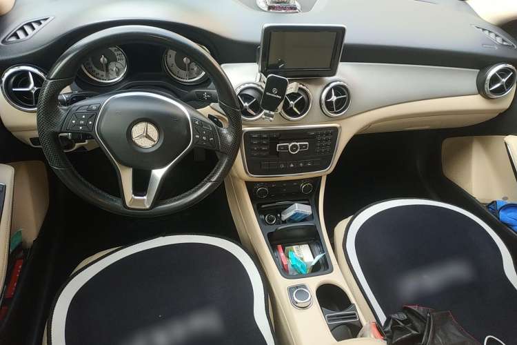 Used Mercedes-Benz GLA 2015 GLA 200 Sport Edition Center Console