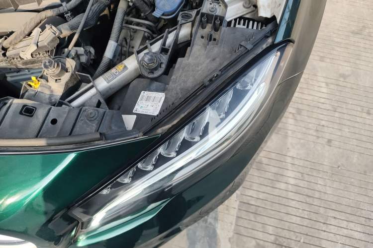 Used Mercedes-Benz GLA 2015 GLA 220 4MATIC Luxury Model Engine Bay Left