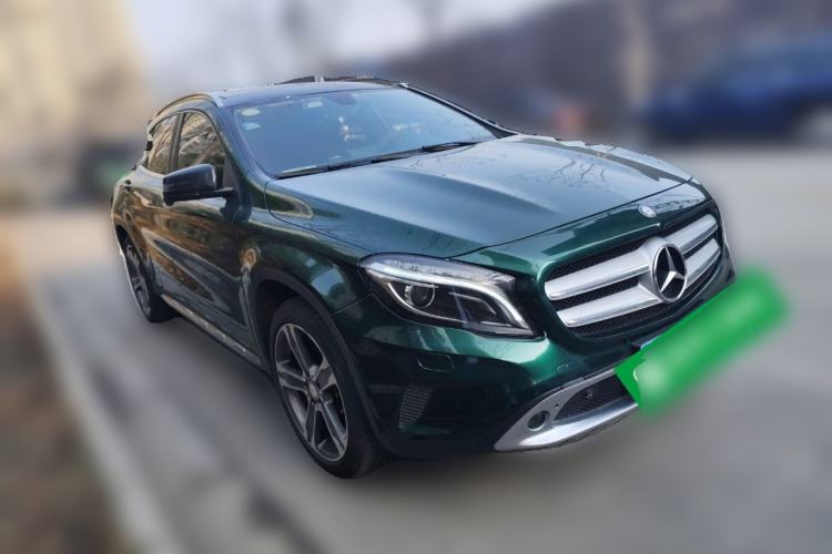Used Mercedes-Benz GLA 2015 GLA 220 4MATIC Luxury Model Front Right 45 Deg