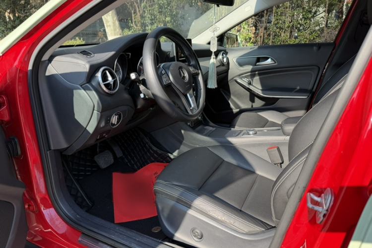 Used Mercedes-Benz GLA 2015 GLA 200 Fashion Model Interior 2