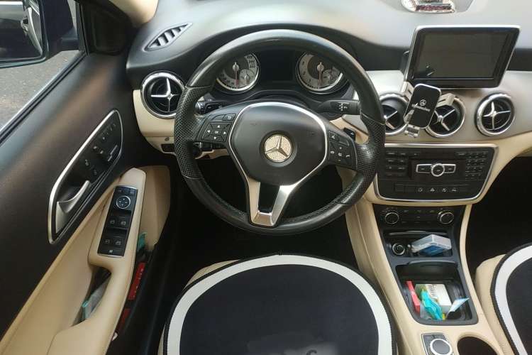 Used Mercedes-Benz GLA 2015 GLA 200 Sport Edition Steering Wheel