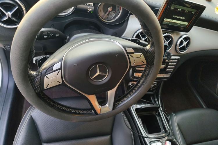 Used Mercedes-Benz GLA 2015 GLA 220 4MATIC Luxury Model Steering Wheel