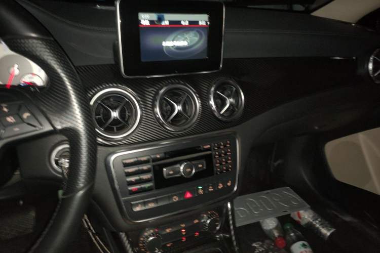 Used Mercedes-Benz GLA 2015 GLA 220 4MATIC Fashion Model Audio And AC Panel
