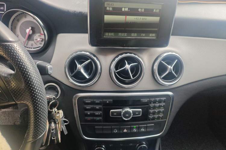 Used Mercedes-Benz GLA 2015 GLA 200 Sport Edition Audio And AC Panel