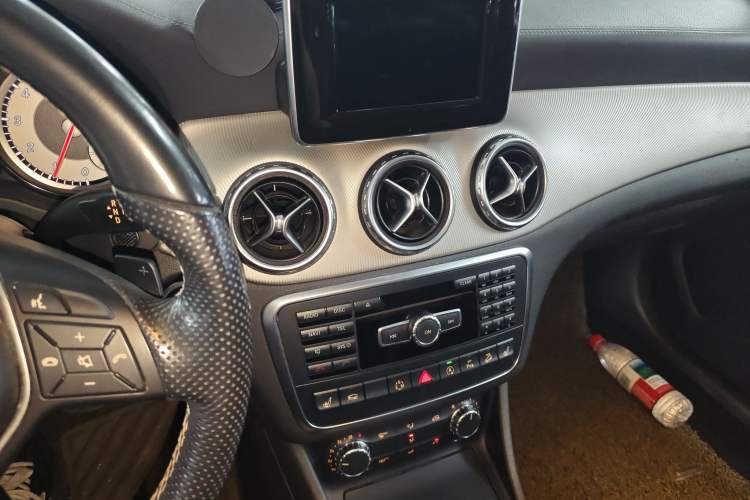 Used Mercedes-Benz GLA 2015 GLA 220 4MATIC Fashion Model Audio And AC Panel