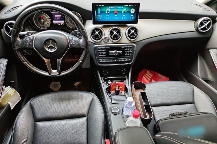 Used Mercedes-Benz GLA 2015 GLA 220 4MATIC Luxury Model Center Console