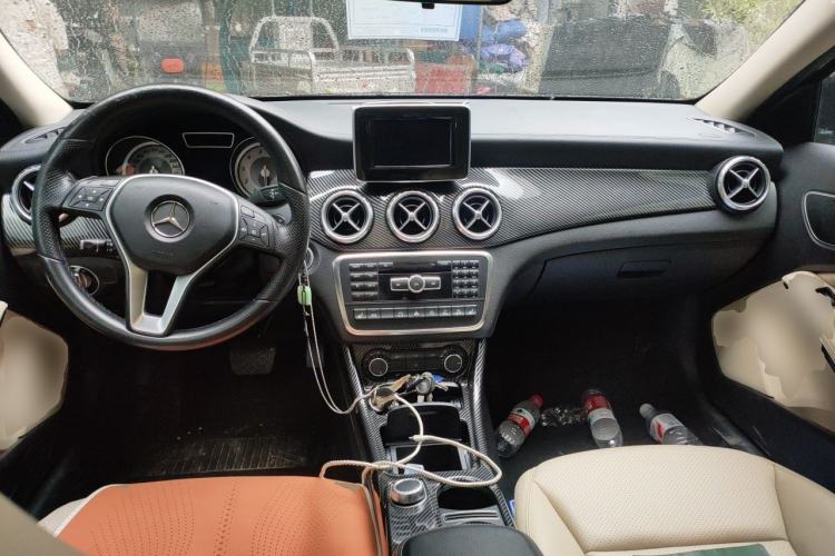 Used Mercedes-Benz GLA 2015 GLA 220 4MATIC Fashion Model Center Console