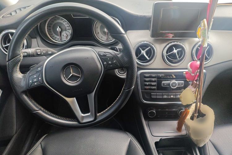 Used Mercedes-Benz GLA 2015 GLA 200 Sport Edition Center Console