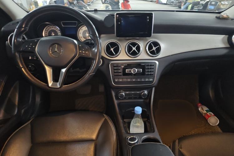 Used Mercedes-Benz GLA 2015 GLA 220 4MATIC Fashion Model Center Console