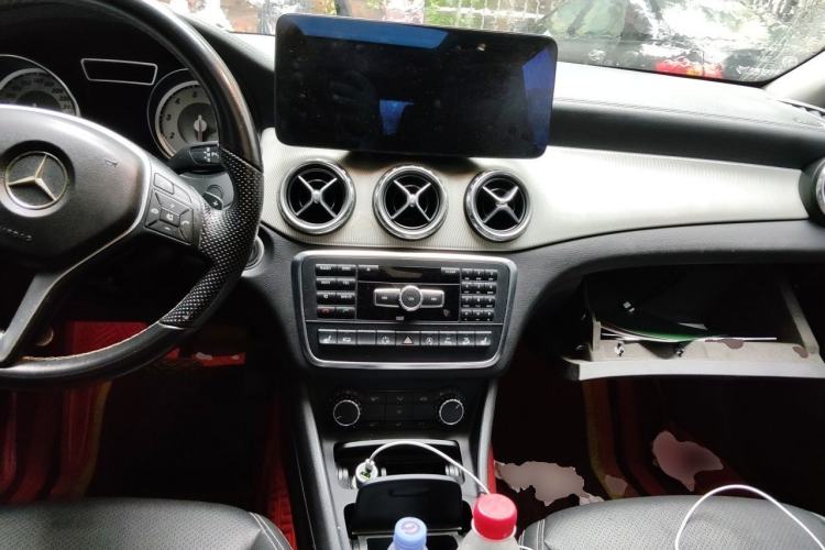 Used Mercedes-Benz GLA 2015 GLA 220 4MATIC Luxury Model Center Console