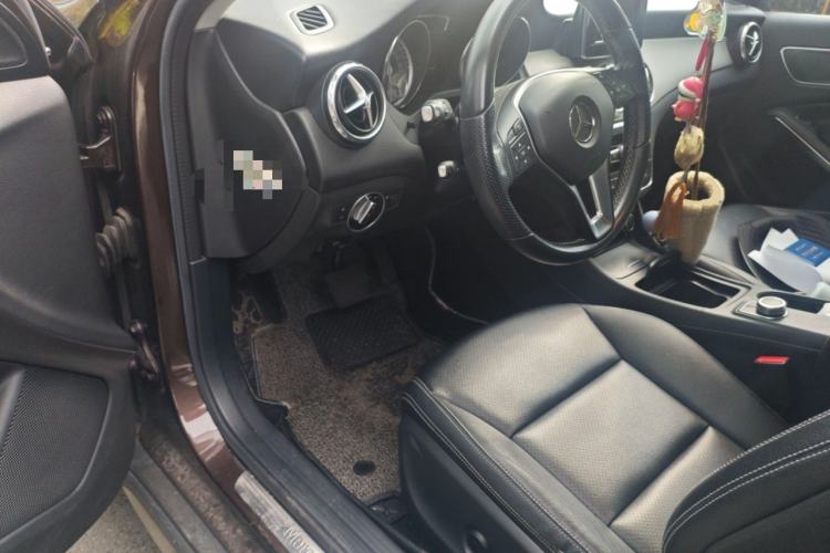 Used Mercedes-Benz GLA 2015 GLA 200 Sport Edition Driver Seat