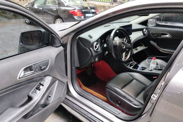 Used Mercedes-Benz GLA 2015 GLA 220 4MATIC Luxury Model Driver Seat