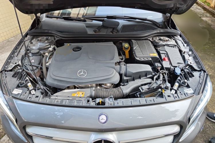 Used Mercedes-Benz GLA 2015 GLA 220 4MATIC Luxury Model Engine Bay