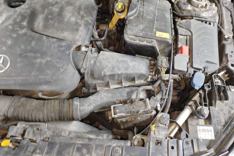 Used Mercedes-Benz GLA 2015 GLA 220 4MATIC Fashion Model Engine Bay Left