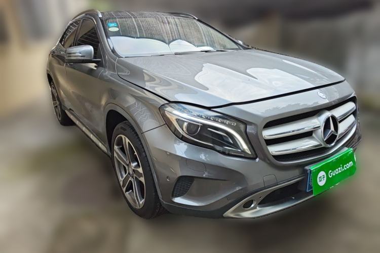 Used Mercedes-Benz GLA 2015 GLA 220 4MATIC Luxury Model Front Right 45 Deg