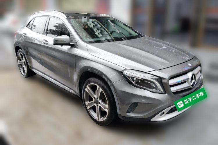 Used Mercedes-Benz GLA 2015 GLA 220 4MATIC Luxury Model Front Right 45 Deg