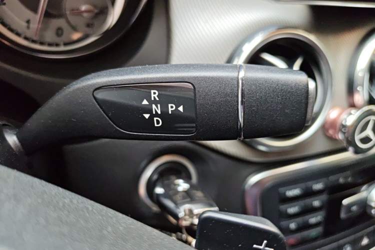 Used Mercedes-Benz GLA 2015 GLA 220 4MATIC Luxury Model Gear Lever