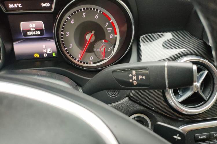 Used Mercedes-Benz GLA 2015 GLA 220 4MATIC Fashion Model Gear Lever