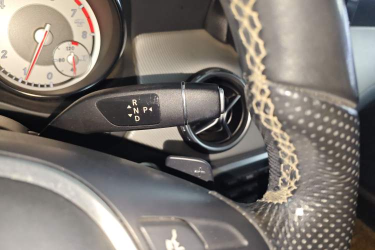 Used Mercedes-Benz GLA 2015 GLA 220 4MATIC Fashion Model Gear Lever