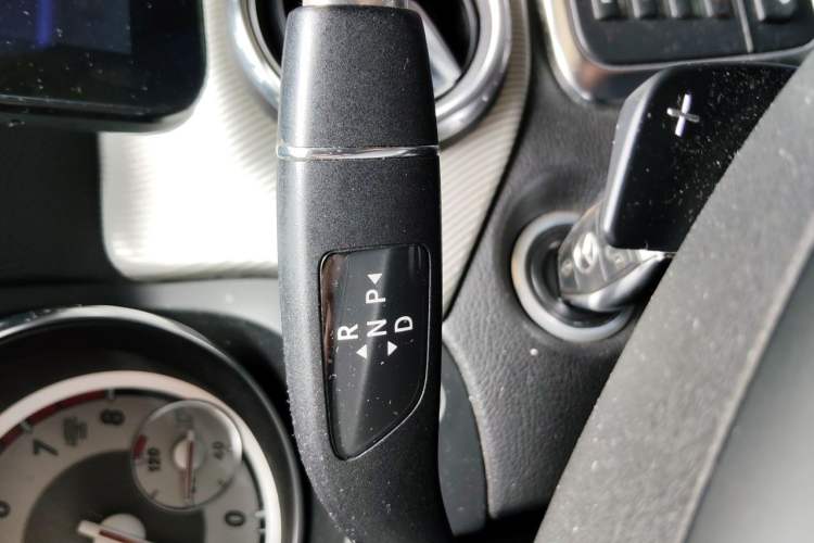 Used Mercedes-Benz GLA 2015 GLA 220 4MATIC Luxury Model Gear Lever